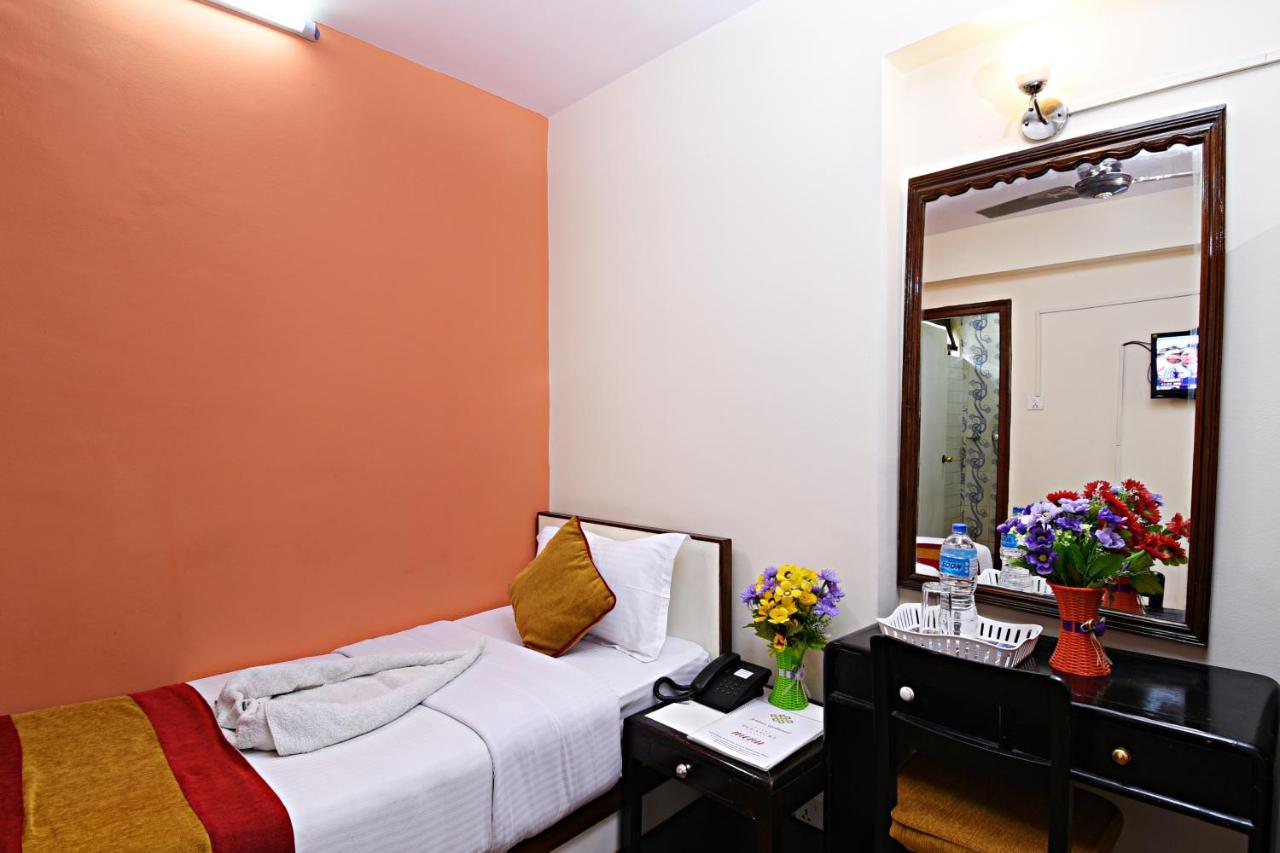Hotel Pleasure Home Катманду Экстерьер фото