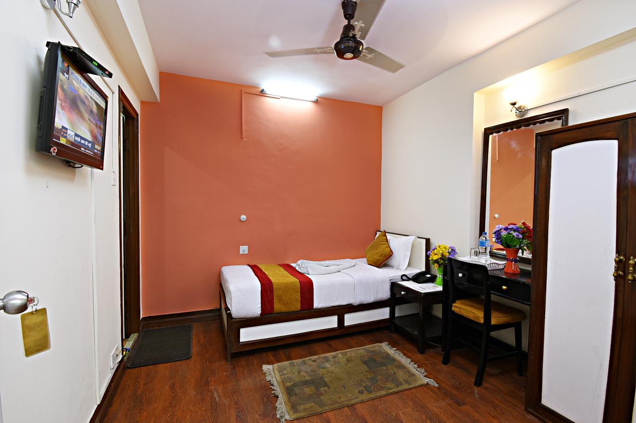 Hotel Pleasure Home Катманду Экстерьер фото