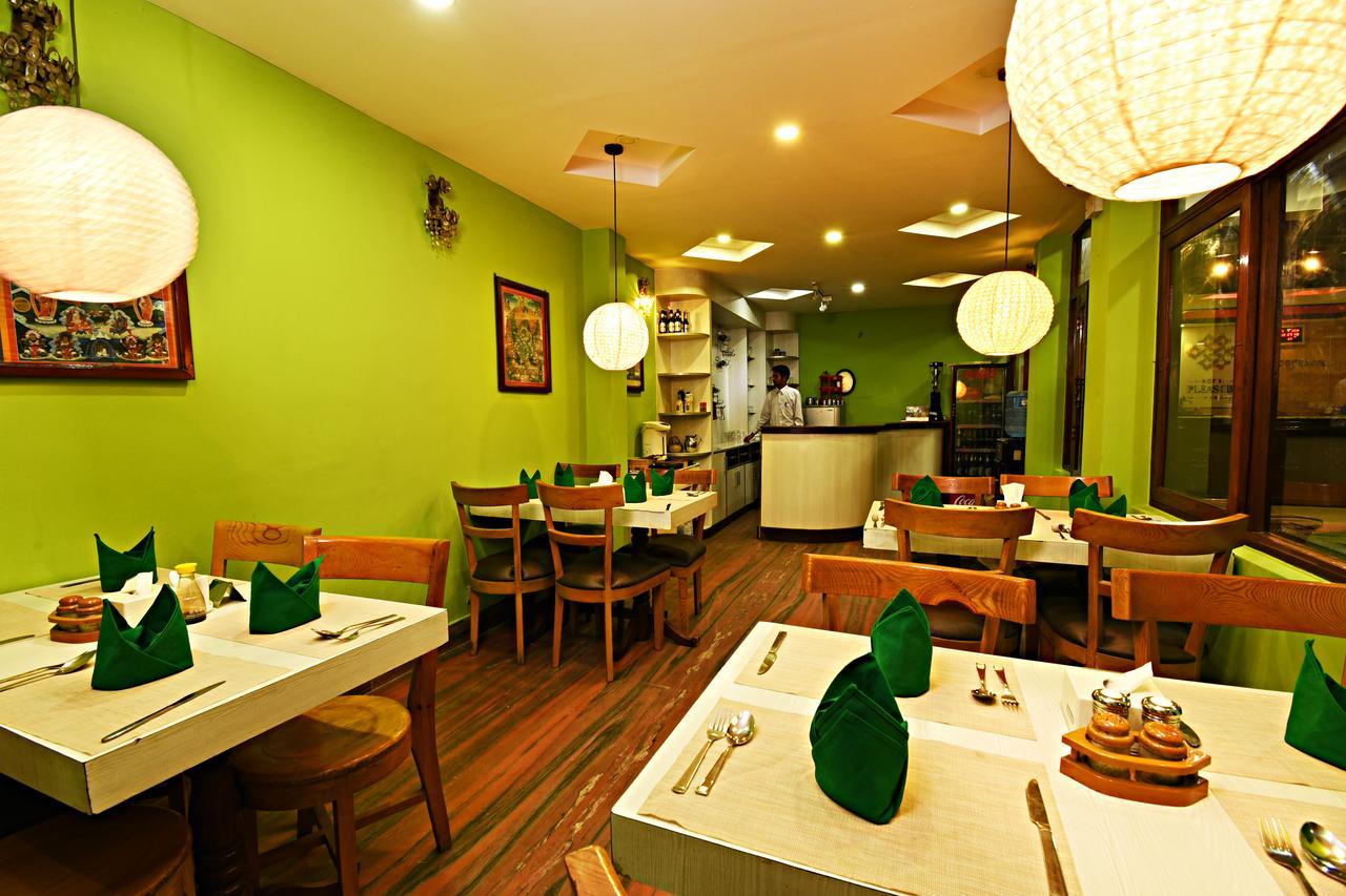 Hotel Pleasure Home Катманду Экстерьер фото
