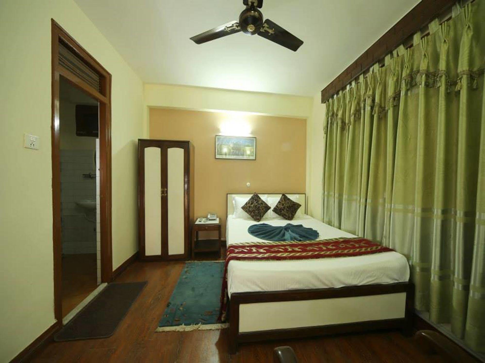 Hotel Pleasure Home Катманду Экстерьер фото