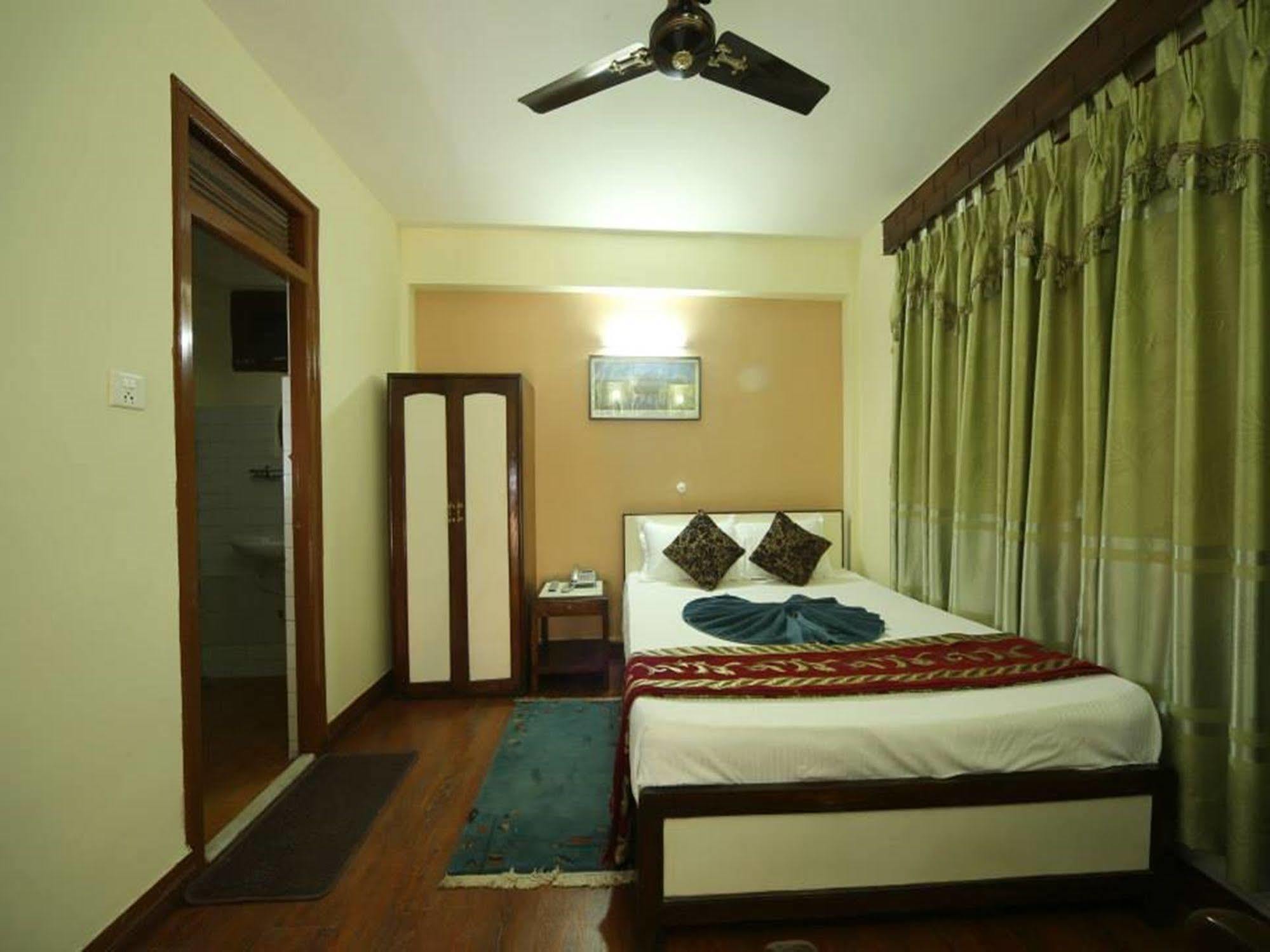 Hotel Pleasure Home Катманду Экстерьер фото