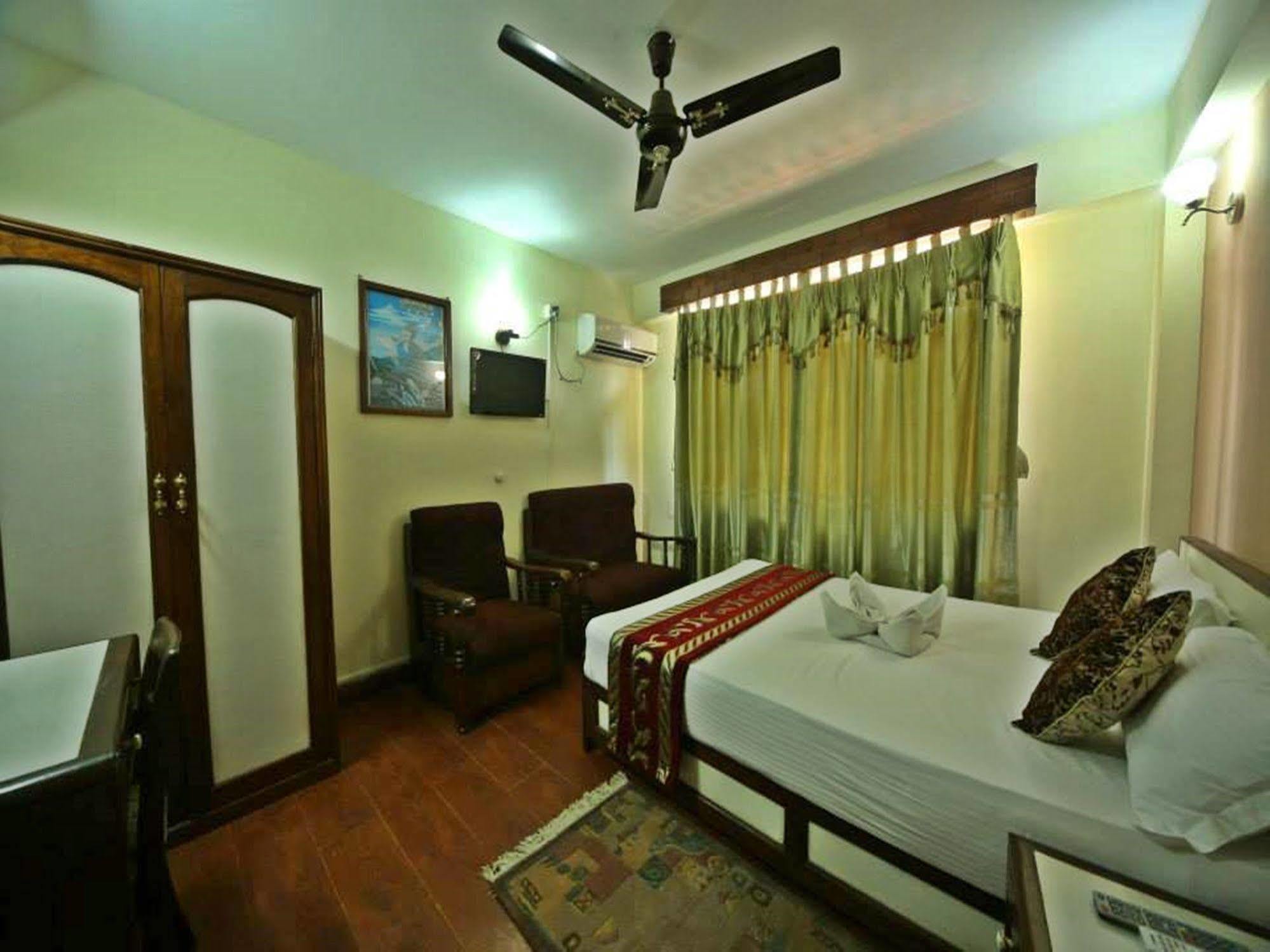 Hotel Pleasure Home Катманду Экстерьер фото